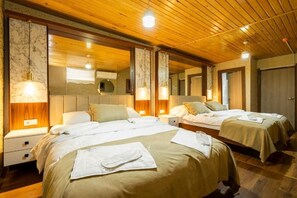 Family Quadruple Room | In-room safe, blackout drapes, soundproofing, iron/ironing board - CANDY BOUTIQUE (İstanbul)