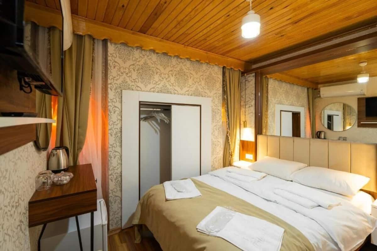 Deluxe Double Room, City View | In-room safe, blackout drapes, soundproofing, iron/ironing board