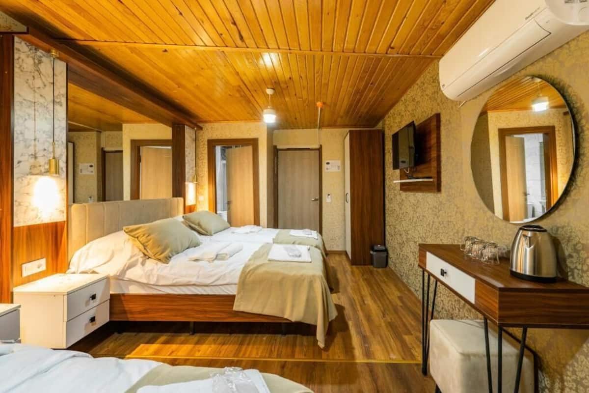 Family Quadruple Room | In-room safe, blackout drapes, soundproofing, iron/ironing board