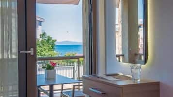 Deluxe Studio, Balcony, Partial Sea View | Interior