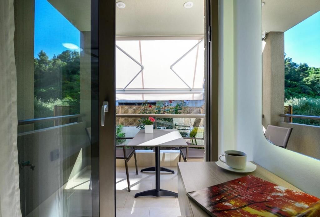 デラックス スタジオ バルコニー ガーデンビュー | レストラン