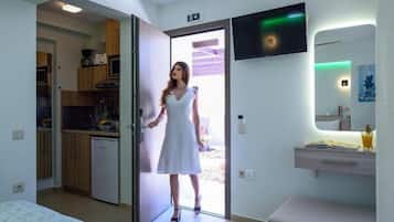 Deluxe Studio, Balcony, Partial Sea View