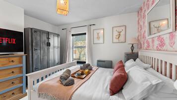 1 bedroom, iron/ironing board, Internet, bed sheets