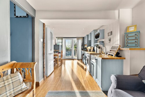 Abbey House: Character filled 1 bedroom with terraced balcony: sleeps 4