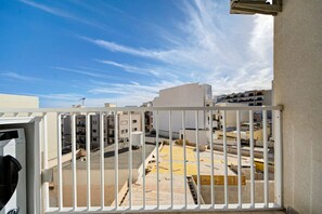 Property grounds - Central, fully equipped 1BR Apt in St. Julian`s (St. Julian`s)