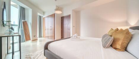 Departamento Deluxe, 2 habitaciones, balcón, vista a la ciudad | Escritorio y espacio para trabajar con laptop