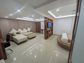 Luxury Room | Down comforters, iron/ironing board, free WiFi - Stayvilla Prime (Ranchi)