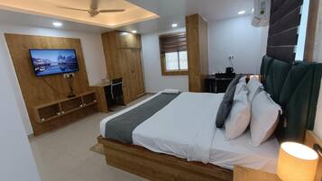 Iron/ironing board, free WiFi