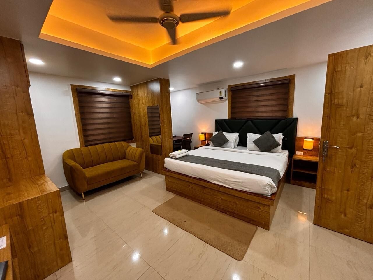 Executive Room | Down comforters, iron/ironing board, free WiFi