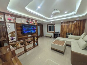 Luxury Room | Down comforters, iron/ironing board, free WiFi - Stayvilla Prime (Ranchi)