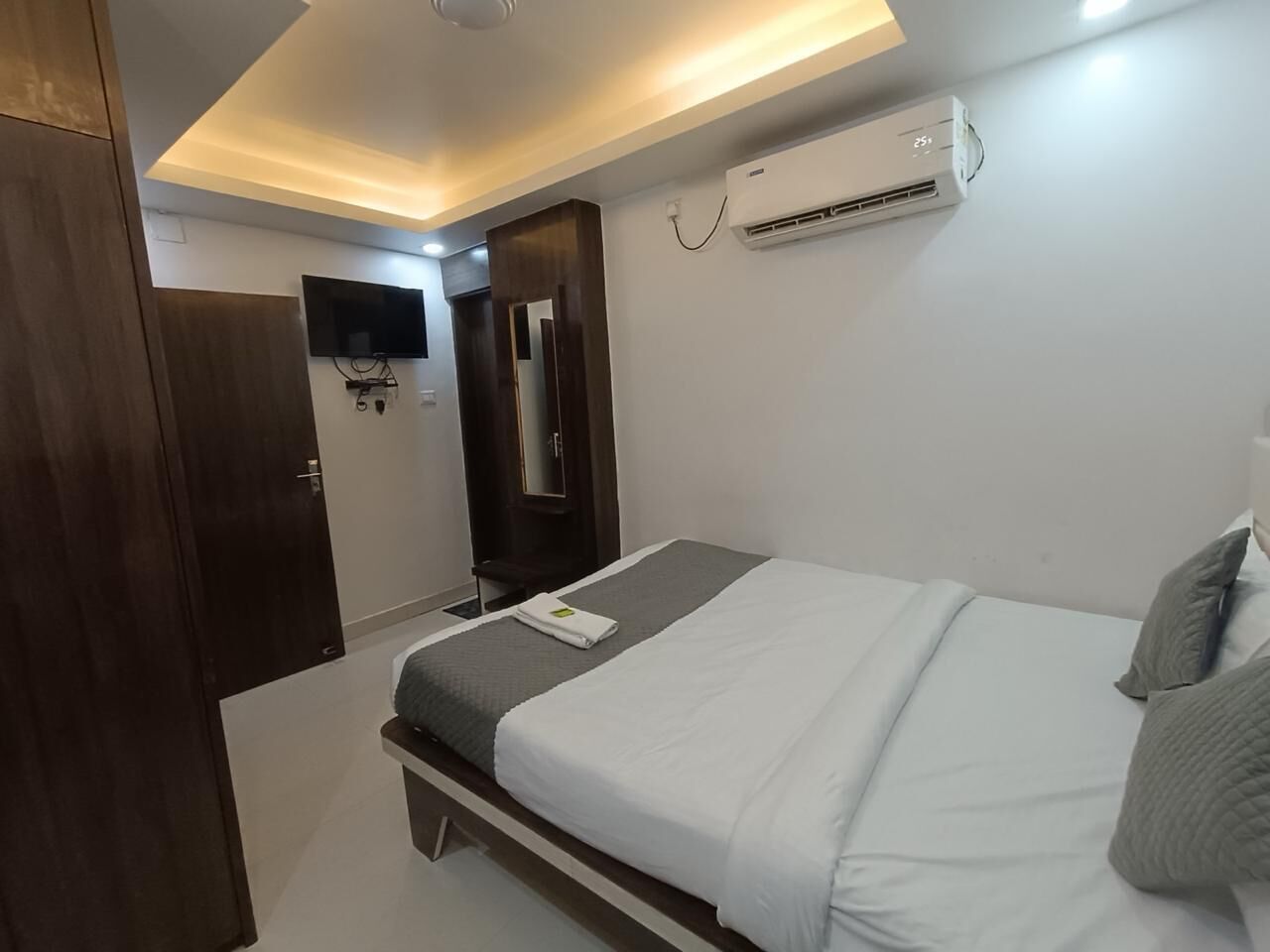 Habitación básica doble | Tabla de planchar con plancha y wifi gratis 