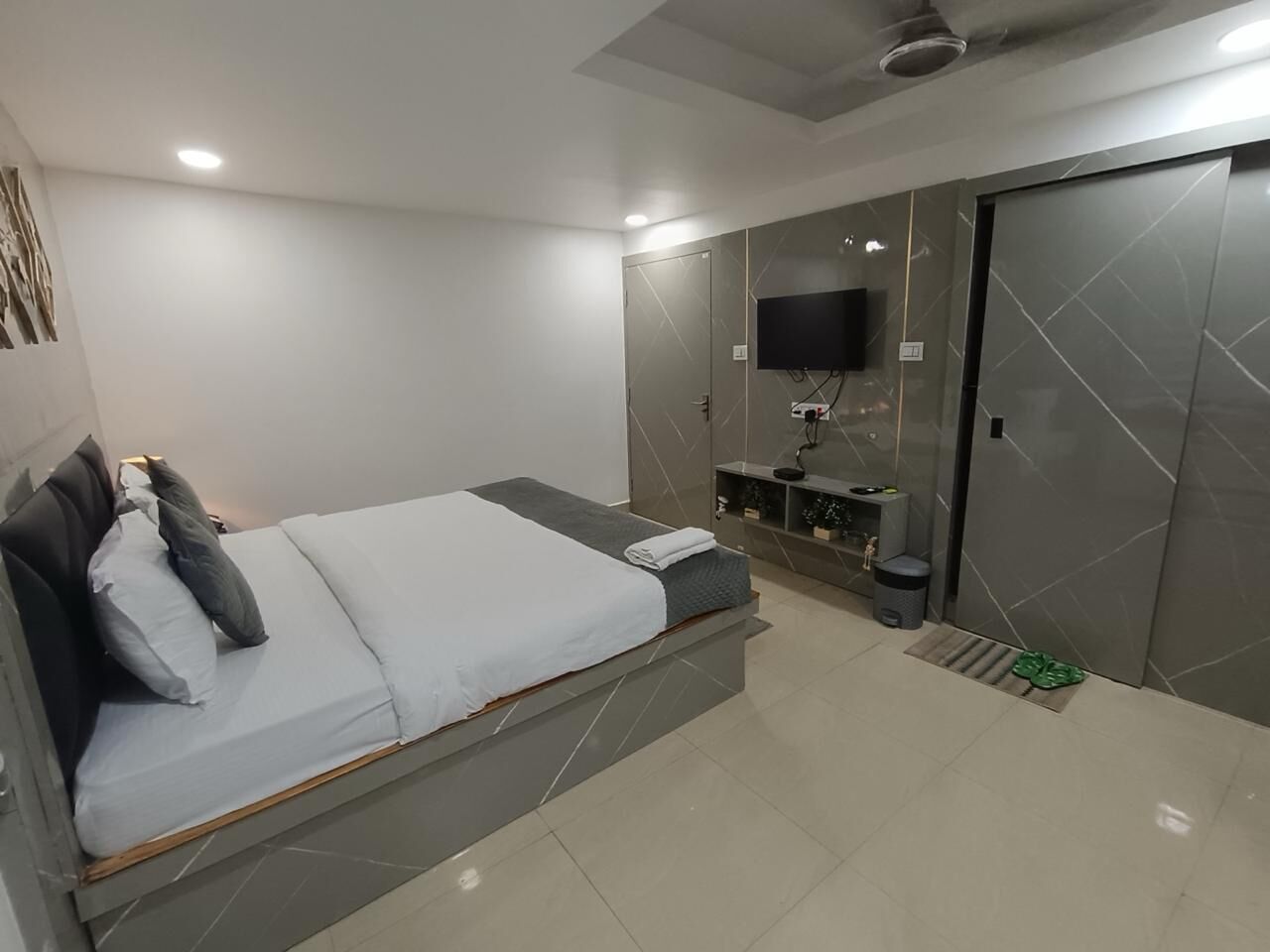 Strykejern/-brett og wi-fi (inkludert)