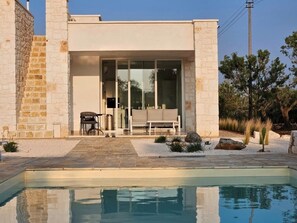 独立别墅 | 泳池 | 室内游泳池，室外游泳池