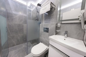 Standard Double Room | Bathroom - Bond Hotel İstanbul (İstanbul)