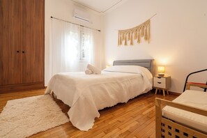 Iron/ironing board, WiFi, bed sheets - Miss H Haven (Athina)