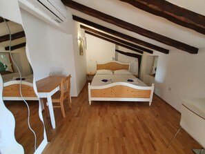 3 chambres, fer et planche à repasser, accès au Wi-Fi (inclus)