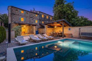 A stone building with a pool, outdoor seating, and a covered patio. - Casa Chiara I Istrian Escape with Pool & Garden near Motovun (Motovun)