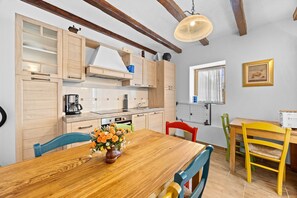 Fridge, oven, dishwasher, electric kettle - Casa Chiara, Your Holiday Home with pool in Motovun, Istria (Motovun)