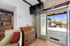 TV - Casa Chiara, Your Holiday Home with pool in Motovun, Istria (Motovun)