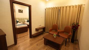 华丽双床房, 城市景观 | 熨斗/熨衣板、免费 WiFi