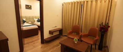 Kamar Twin Deluks, pemandangan kota | Setrika/meja setrika dan Wi-Fi gratis