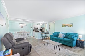 Signature Condo, 1 Bedroom, Non Smoking, Garden View | Living room | 40-inch Smart TV with digital channels, fireplace - Colony Club G5 (Gulf Shores)