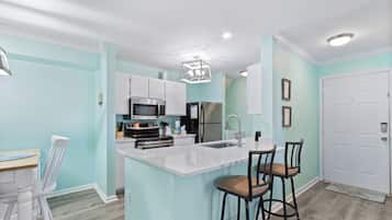 Signature Condo, 1 Bedroom, Non Smoking, Garden View | Private kitchen | Fridge, microwave, oven, stovetop