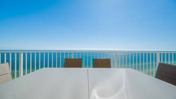 Apartment, 3 Schlafzimmer | Speisen im Freien