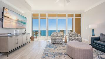 Condo, 3 quartos | Área de estar