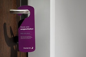 Free WiFi, bed sheets - Premier Inn Hannover City Centre (Hannover)