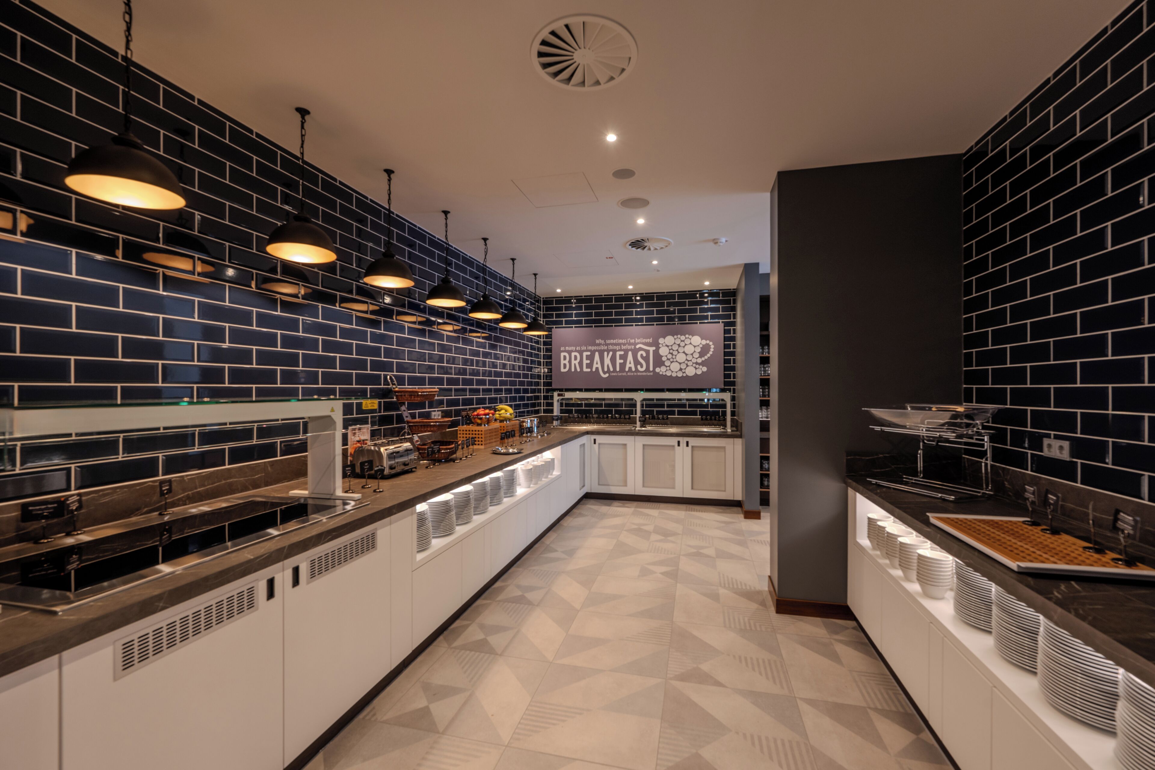 بوفيه فطور يوميًا بتكلفة قدرها (17.9 EUR للشخص)