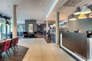 Reception - Premier Inn Hannover City Centre (Hannover)