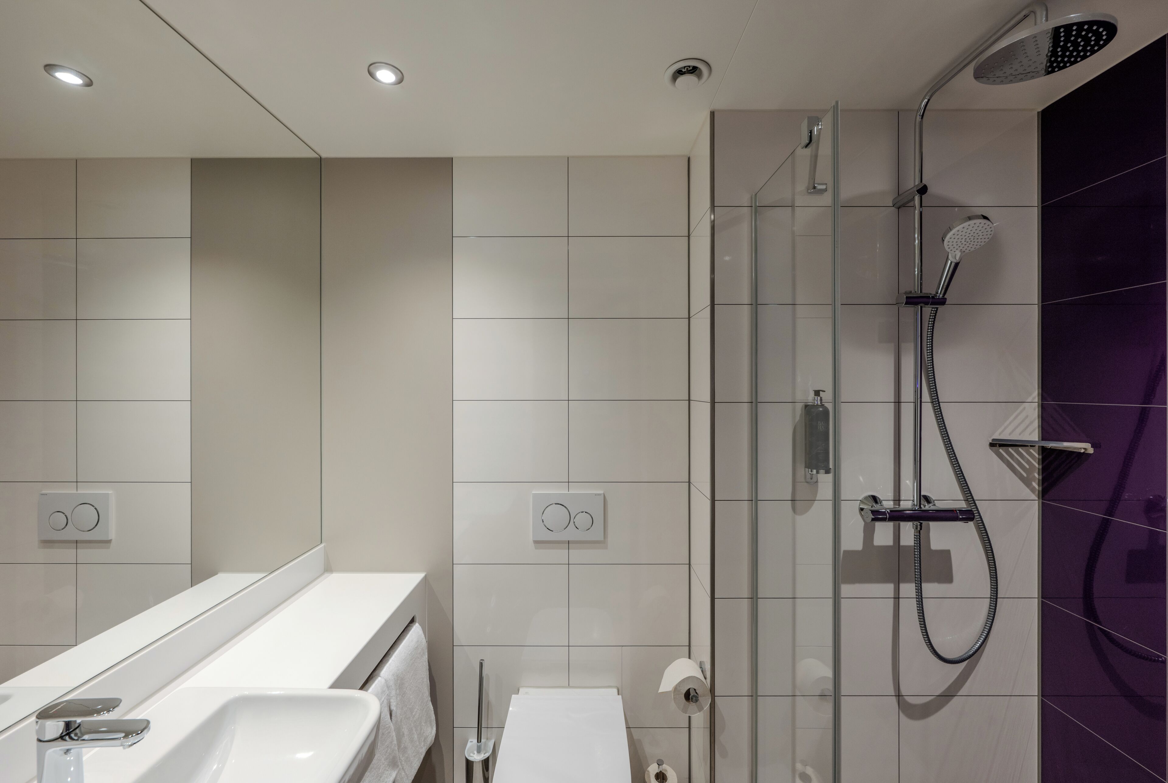 Standard Double or Twin Room | Bathroom | Soap, toilet paper
