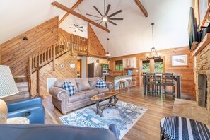 Cabin, 2 Bedrooms | Living area - Er39 2 Bedroom Cabin (Pigeon Forge)