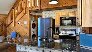 Cabin, 2 Bedrooms | Private kitchen | Fridge, oven, coffee/tea maker, toaster