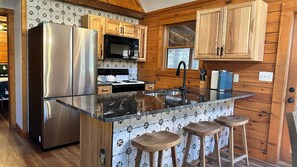 Cabin, 2 phòng ngủ | Bếp riêng | Tủ lạnh, lò nướng, dụng cụ pha cà phê/trà, lò nướng bánh mì 