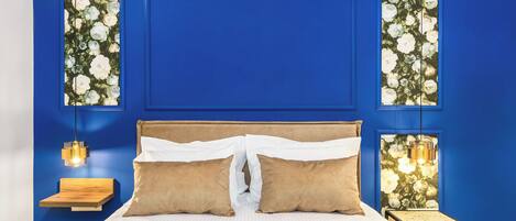 1 bedroom, desk, WiFi, bed sheets