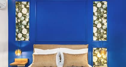 Elegant Royal Blue Apartment in Axos with Breathtaking Mountain Views