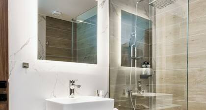 Elegant Royal Blue Apartment in Axos with Breathtaking Mountain Views