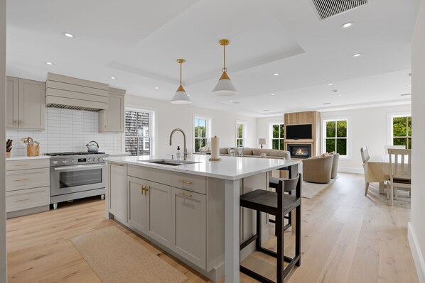 Dishwasher, coffee/tea maker, toaster - AMAZING NEW HOME, STEPS FROM LIGHTHOUSE BEACH! (Chatham)