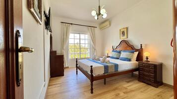 3 bedrooms, bed sheets