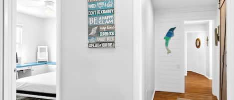 4 makuuhuonetta, työpöytä, silitysrauta/-lauta, Wi-Fi