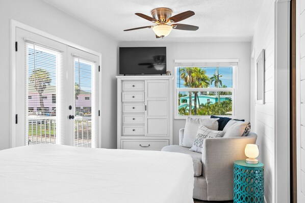 4 bedrooms, desk, iron/ironing board, WiFi