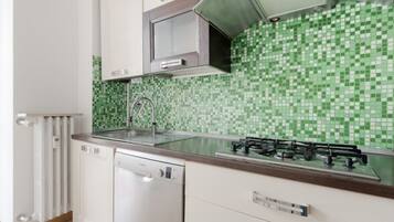 Frigorifero, microonde, lavastoviglie, tostapane