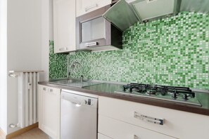 Frigorifero, microonde, lavastoviglie, tostapane