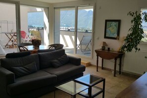 TV, offices - Appartement 73m² 2 chambres, parking, vue Lac (Aix-les-Bains)