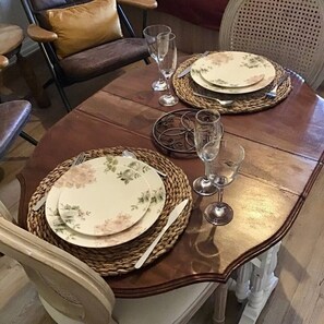 Dining - Studio 23m², en hyper centre-ville, avec balcon (Aix-les-Bains)