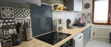 Réfrigérateur, micro-ondes, four, lave-vaisselle