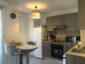 Private kitchen - Appartement T2 45m² 1 chambre, parking, terrasse (Aix-les-Bains)