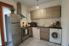 Refrigerador, microondas, horno y lavavajillas 